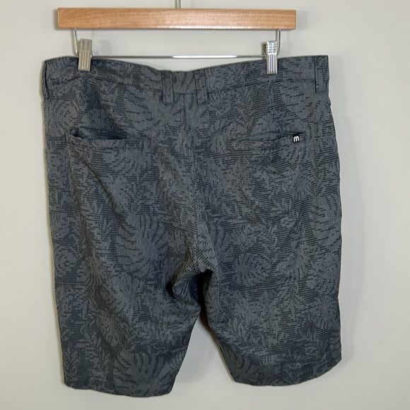 TravisMathew Go Fish Shorts in Heather Grey Pinstripe Black Grey Golf Sz 34 - Picture 5 of 11